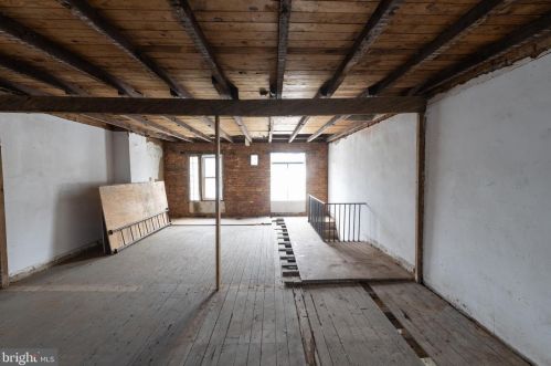 2320 2nd St, Philadelphia PA 19133-3303 exterior