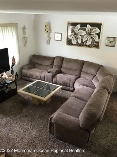 4 Juniper Ln, Jackson Twp, NJ 08527-1343