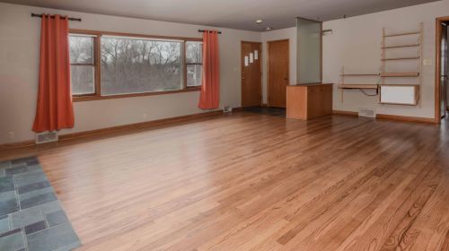 5796 Kinnickinnic Riv Pkwy, Milwaukee WI 53219-2231 exterior