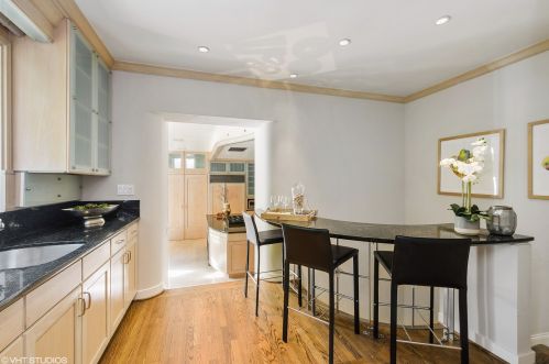 1442 Astor St, Chicago IL  60610-1615 exterior