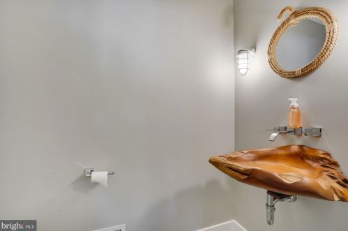 3000 Wessynton Way, Alexandria VA 22309-2225 exterior