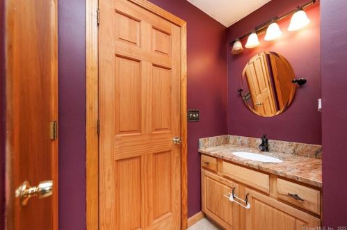 50 Mason Hl Rd, Killingly CT 06241-1324 exterior