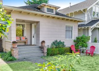 2519 2nd Ave, Seattle WA  98109-1805 exterior