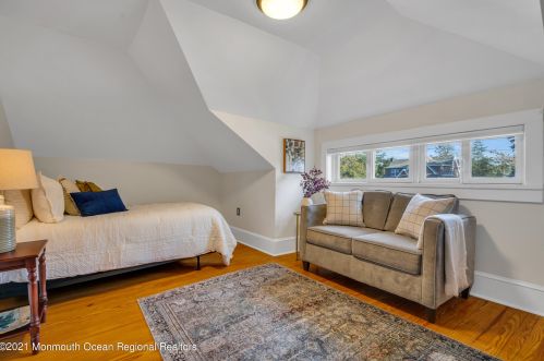 25 Memorial Pkwy, Atlantic Highlands NJ 07716-1655 exterior