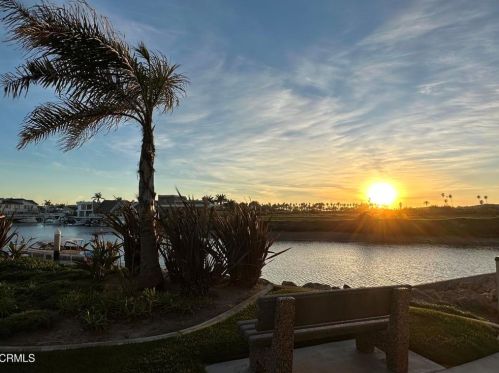 1350 Bayside Cir, Oxnard CA  93035-2148 exterior