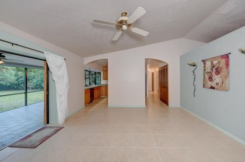 5406 Palmetto Dr, Fort Pierce FL 34982-7481 exterior