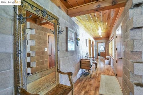 2884 Ln Dr, Concord CA 94518-2106 exterior