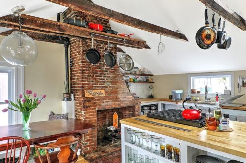 69 Arnold St, Providence RI 02906-1065 exterior