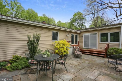 12908 Circle Dr, Rockville MD 20850-3717 exterior