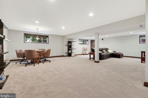 7701 Midday Ln, Alexandria VA 22306-2522 exterior