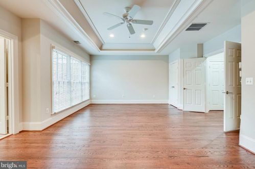 1402 Harvest Xing Dr, Mc Lean VA 22101-5650 exterior