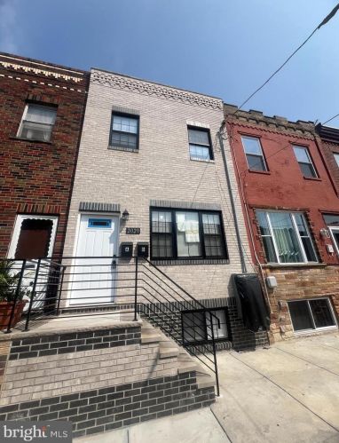 2029 18th St, Philadelphia PA 19121-2347 exterior