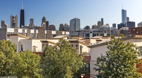 638 Oak St, Chicago IL  60610-7298 exterior