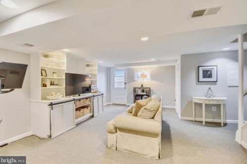 207 Burgess Ave, Alexandria VA 22305-1903 exterior