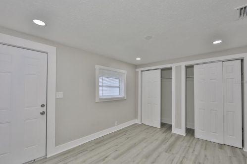 1021 Columbus Dr, Tampa FL 33605-3334 exterior