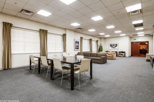 21 Chestnut St, Chicago IL  60610-3308 exterior