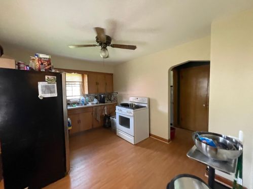 6033 36th St, Milwaukee, WI 53221-4652