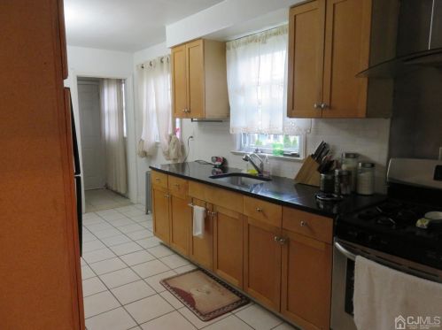 663 Jacques St, Perth Amboy NJ 08861-2746 exterior