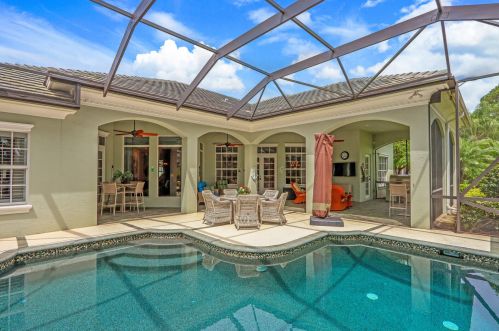 9328 Scarborough Ct, Fort Pierce FL  34986-3360 exterior