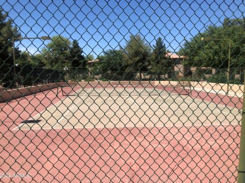 1351 Pleasant Dr, Chandler AZ 85225-6513 exterior