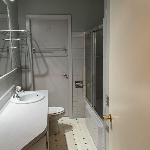 304 Espanola Ave, Kalamazoo MI  49004-1104 exterior