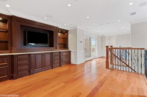 716 Schubert Ave, Chicago IL 60614-1247 exterior