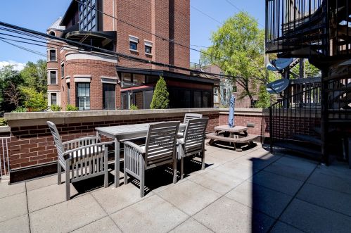 1512 Wieland St, Chicago IL 60610-1233 exterior