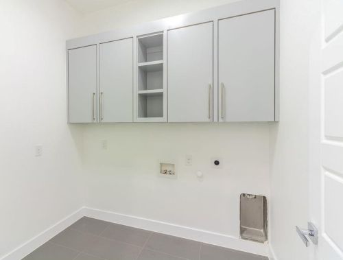 2210 Bonnie View Rd, Dallas TX 75216-7205 exterior