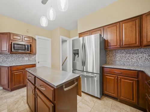 2226 Kedvale Ave, Chicago IL 60629-5708 exterior