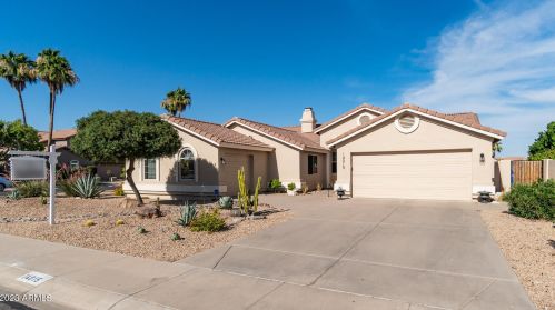 14015 33rd St, Phoenix AZ  85044-8715 exterior