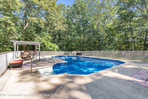 5 Dickens Ct, Jackson Twp NJ  08527-2844 exterior