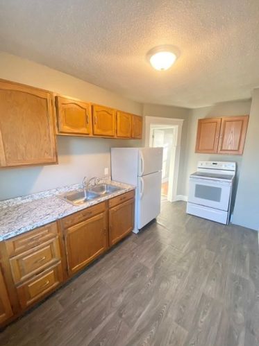 56 Exposition Ter, West Springfield MA 01089-3760 exterior