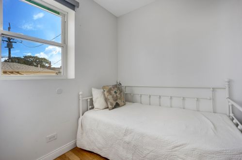 2823 Ridgeway Ave, Chicago IL 60625-6006 exterior