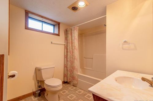 4 Carriage Dr, Enfield CT 06082-5659 exterior