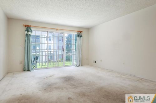 464 Northam Dr, New Brunswick NJ  08902-4243 exterior