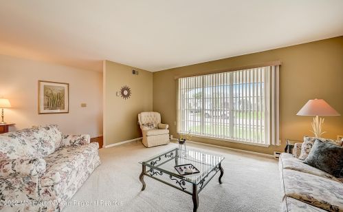 28 Greenwich Ave, Lakehurst NJ 08759-6660 exterior