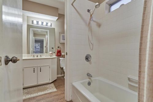 102 Golfview Dr, Montgomery TX 77356-8804 exterior