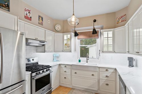 4020 Prospect Ave, Milwaukee WI 53211-2116 exterior