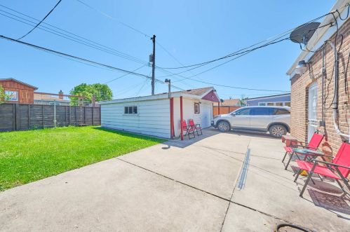 7961 Kildare Ave, Chicago IL 60652-2211 exterior