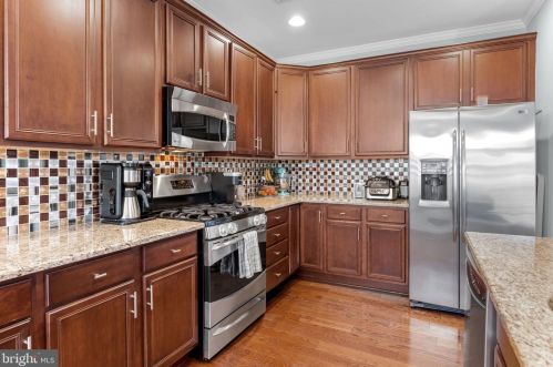 208 Carson Ter, Huntingdon Valley PA  19006-4718 exterior