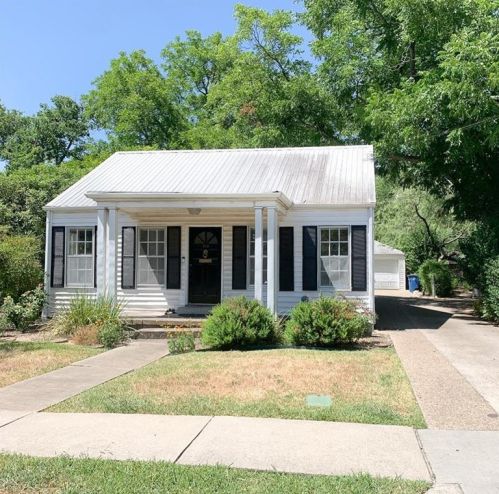 915 38th St, Austin TX  78705-1810 exterior