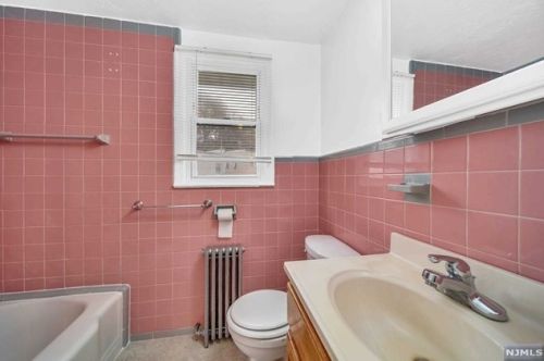 190 Maple St, Fairview NJ 07022-1512 exterior