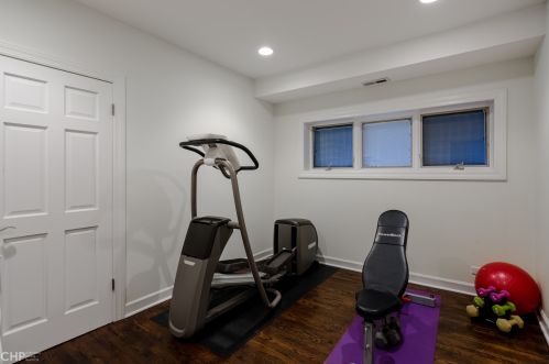 1512 Oakdale Ave, Chicago IL 60657-4011 exterior