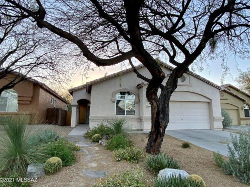 167 Desert Park Pl, Tucson, AZ 85745-5255