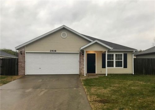 2928 Riverside St, Springdale, AR 72764-5997