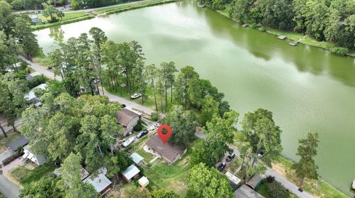 1372 Pine Lake Cir, Montgomery TX  77316-2711 exterior