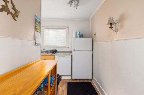 13 Brinley St, Middletown RI 02840-3252 exterior