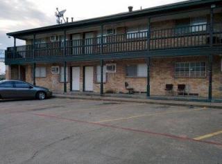 121 Pleasant Dr, Dallas, TX 75217-6555