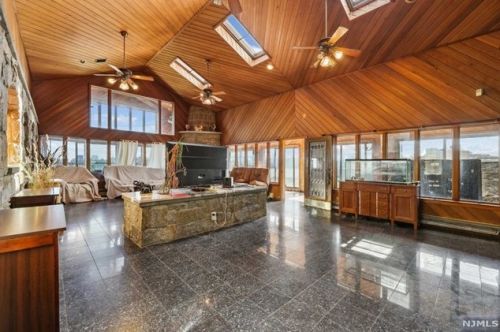 114 Pne St, Cliffside Park NJ 07010-1018 exterior