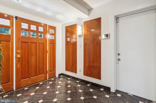 1699 Foxhall Rd, Washington DC  20007-2052 exterior